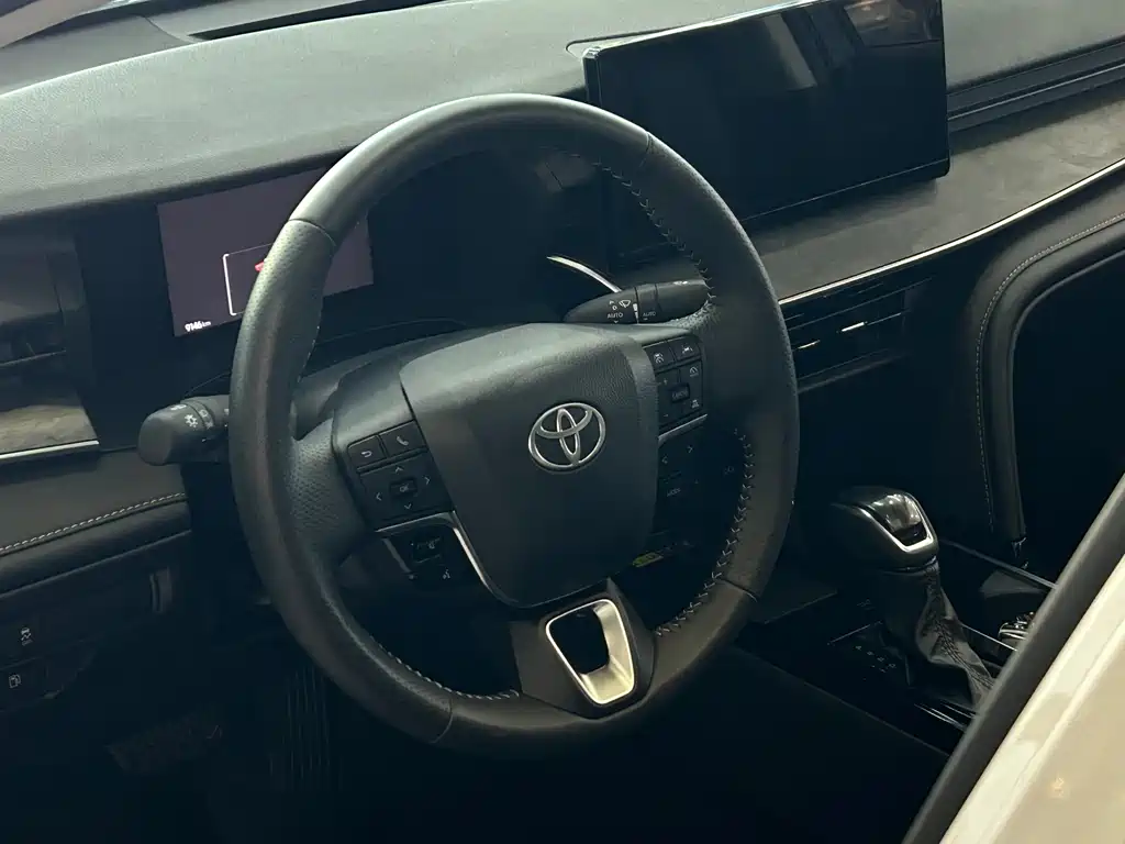 Toyota Camry 2024 — фото 8