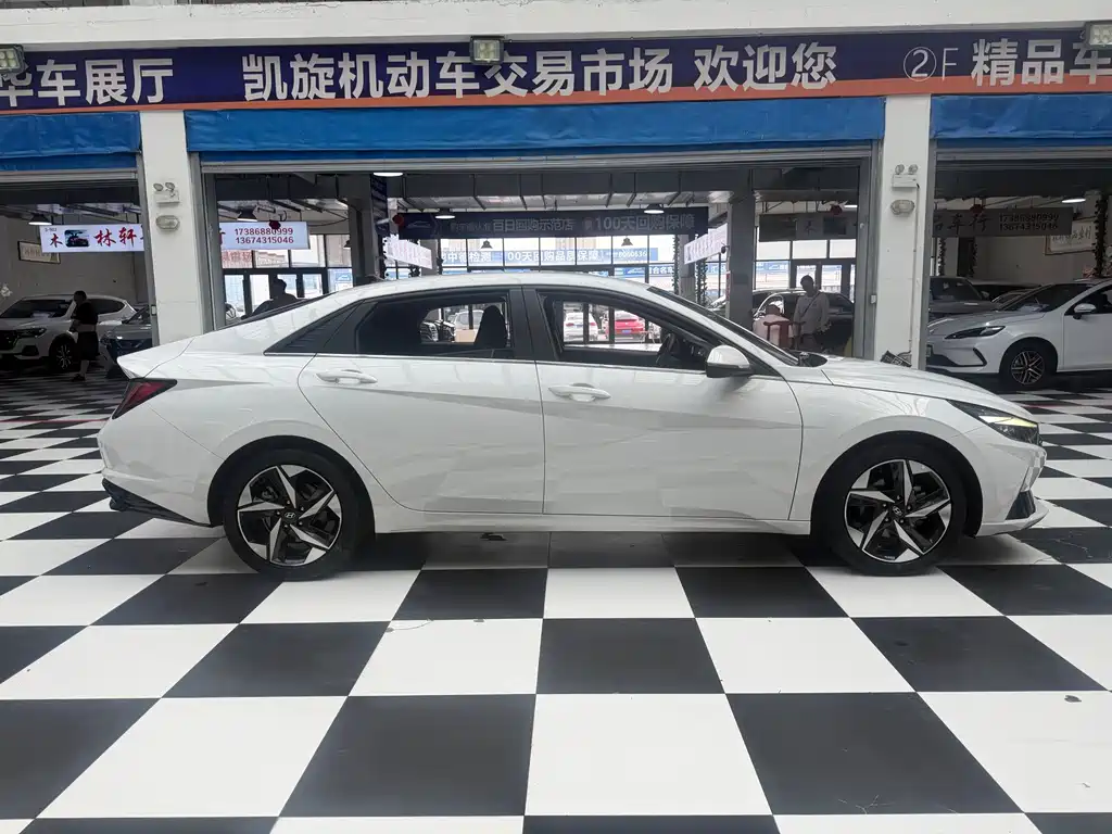 Hyundai Elantra 2022