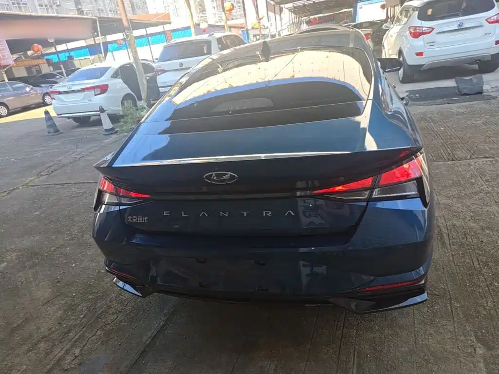Hyundai Elantra 2022