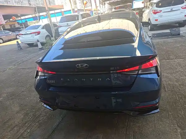 Hyundai Elantra 2022