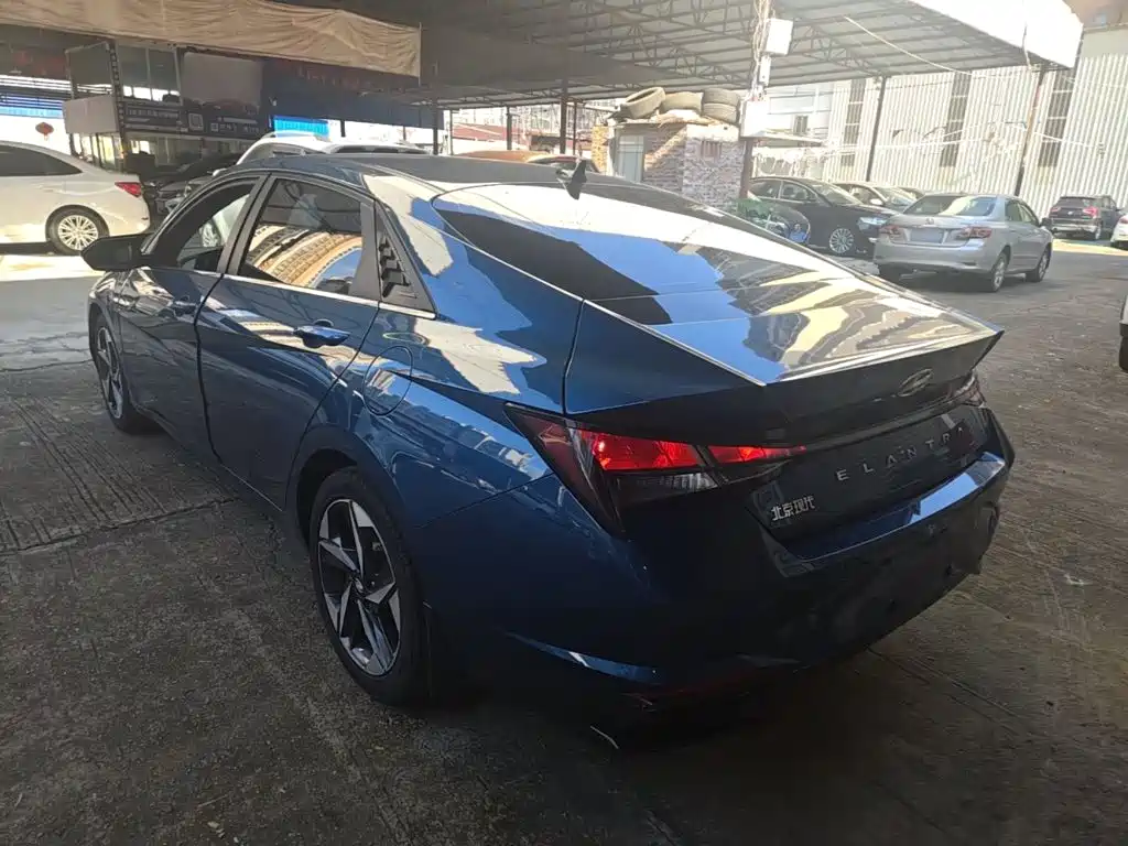 Hyundai Elantra 2022