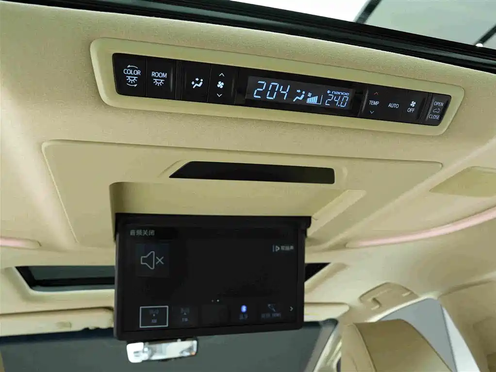 Toyota Alphard 2022 — фото 19