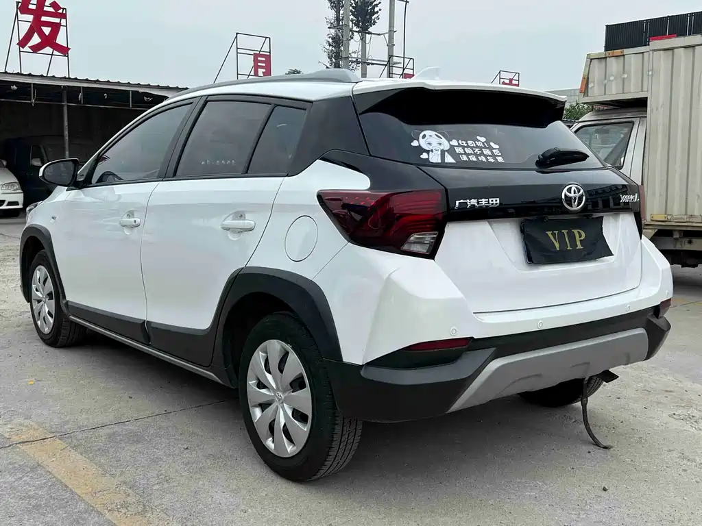 Toyota Yaris L 2022 — фото 4
