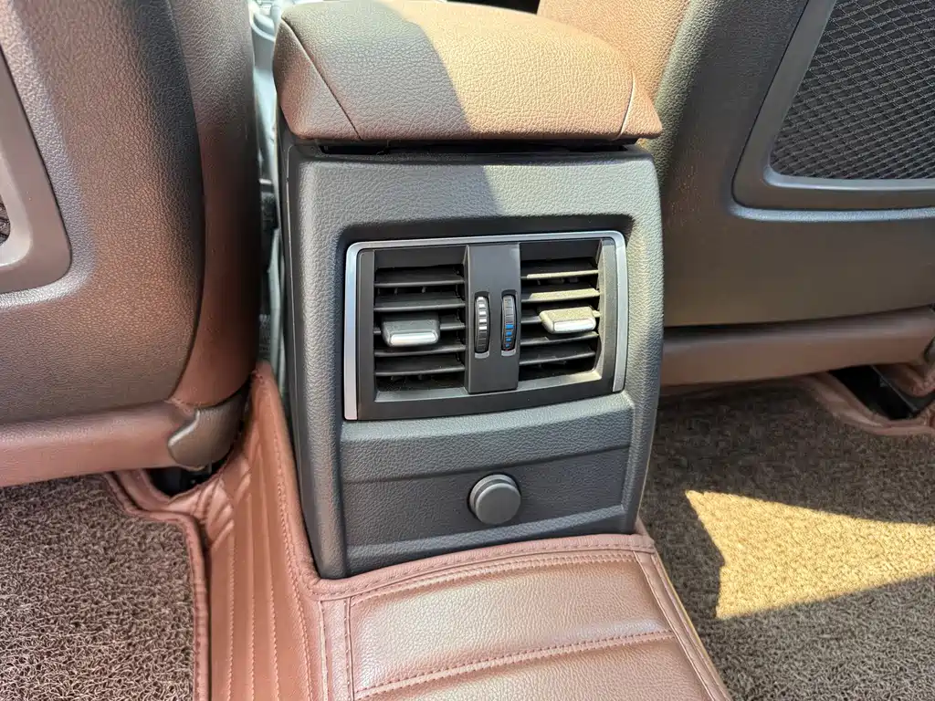 BMW 3 Series 2019 — фото 16