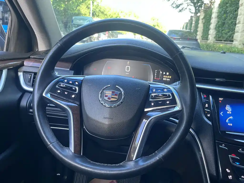 Cadillac XTS 2014 — фото 11