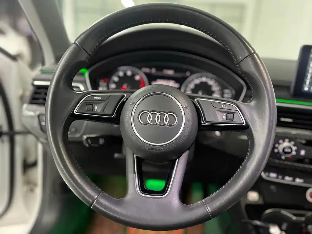 Audi A4L 2018
