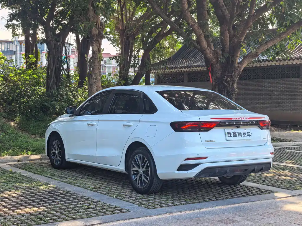 Geely Emgrand 2023