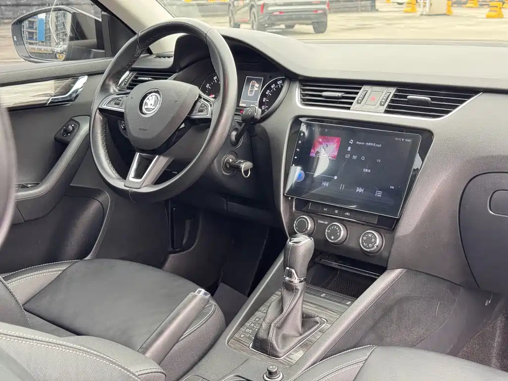 Skoda Octavia 2017 — фото 12