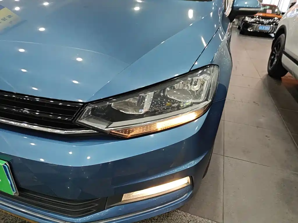 Volkswagen Touran 2017 — фото 24