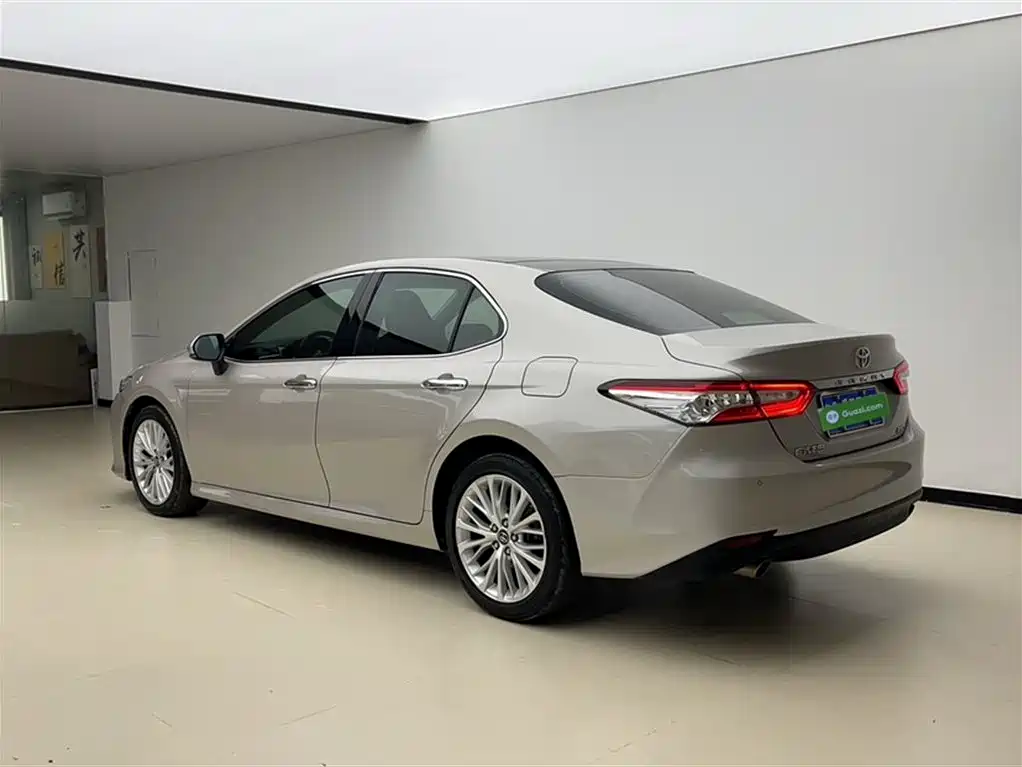 Toyota Camry 2019 — фото 9
