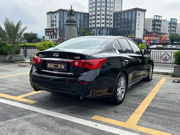 Infiniti Q50L 2015