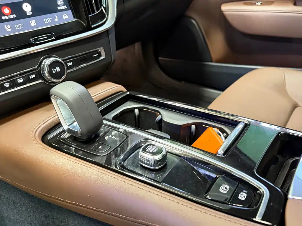 Volvo S90 Plug-In Hybrid 2022 — фото 9