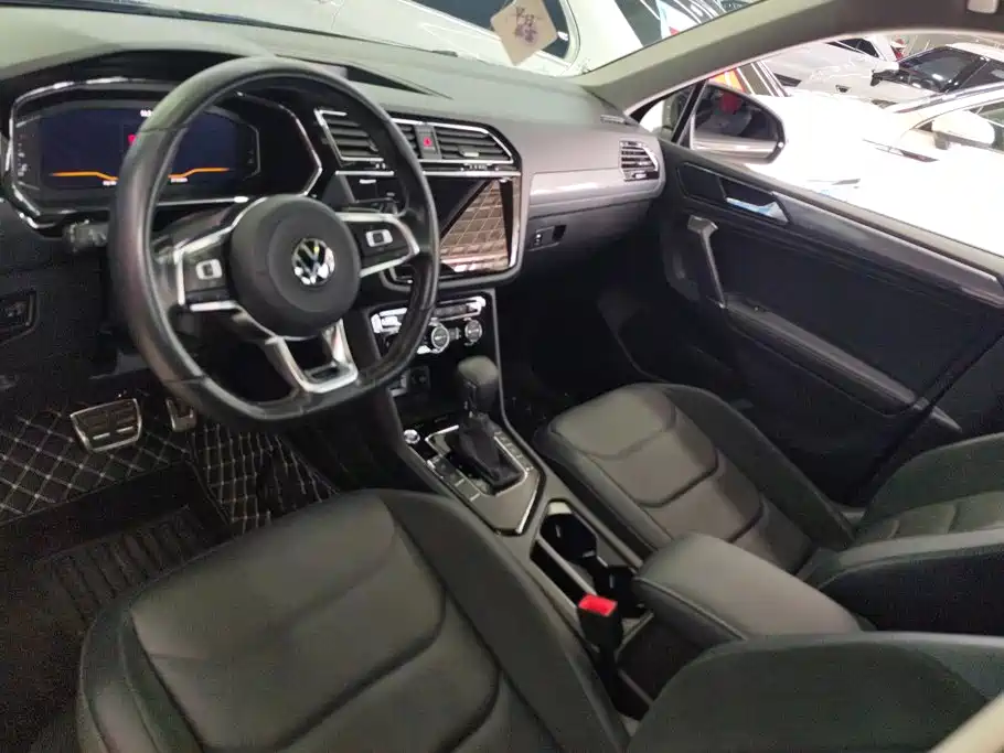 Volkswagen Tiguan L 2021 — фото 12