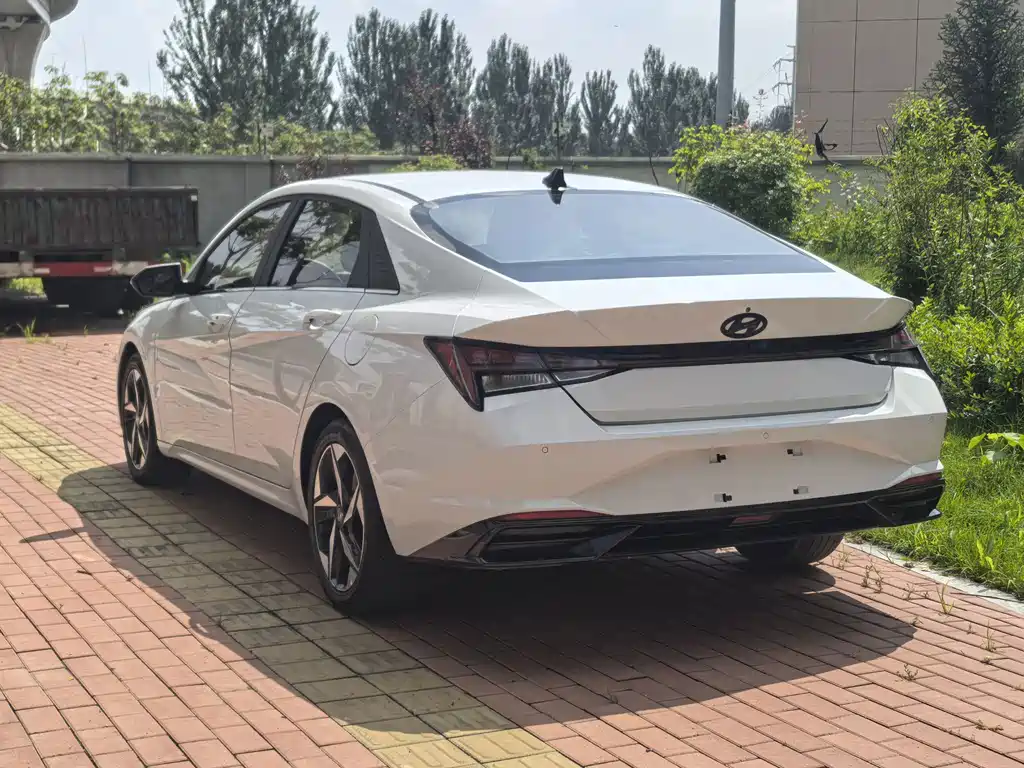 Hyundai Elantra 2022