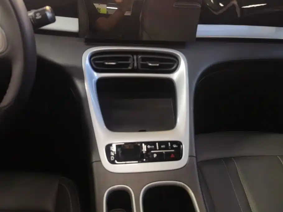 Geely Galaxy Starwish 2025 — фото 16