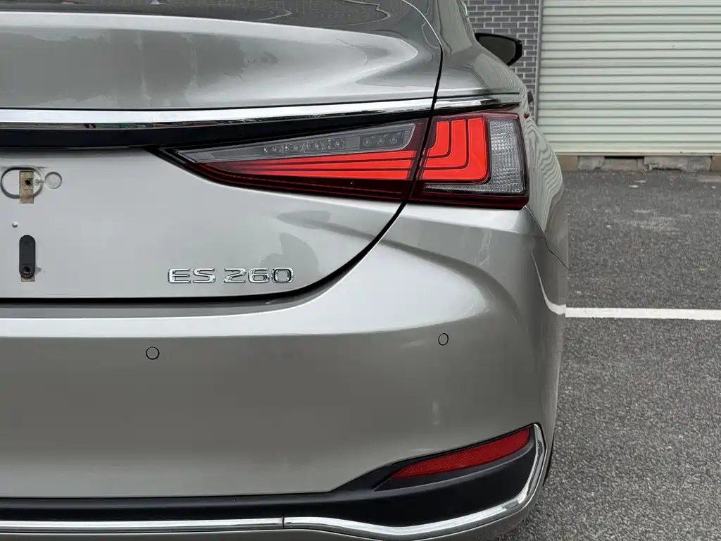 Lexus ES 2022 — фото 19
