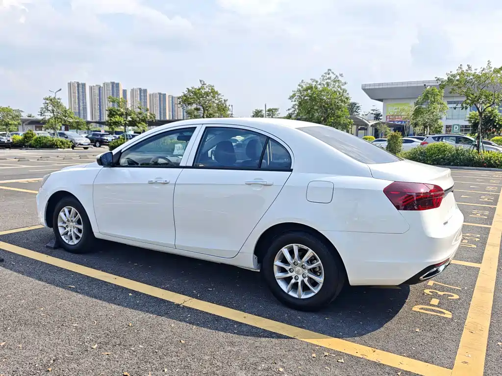 Geely Emgrand 2020 — фото 23