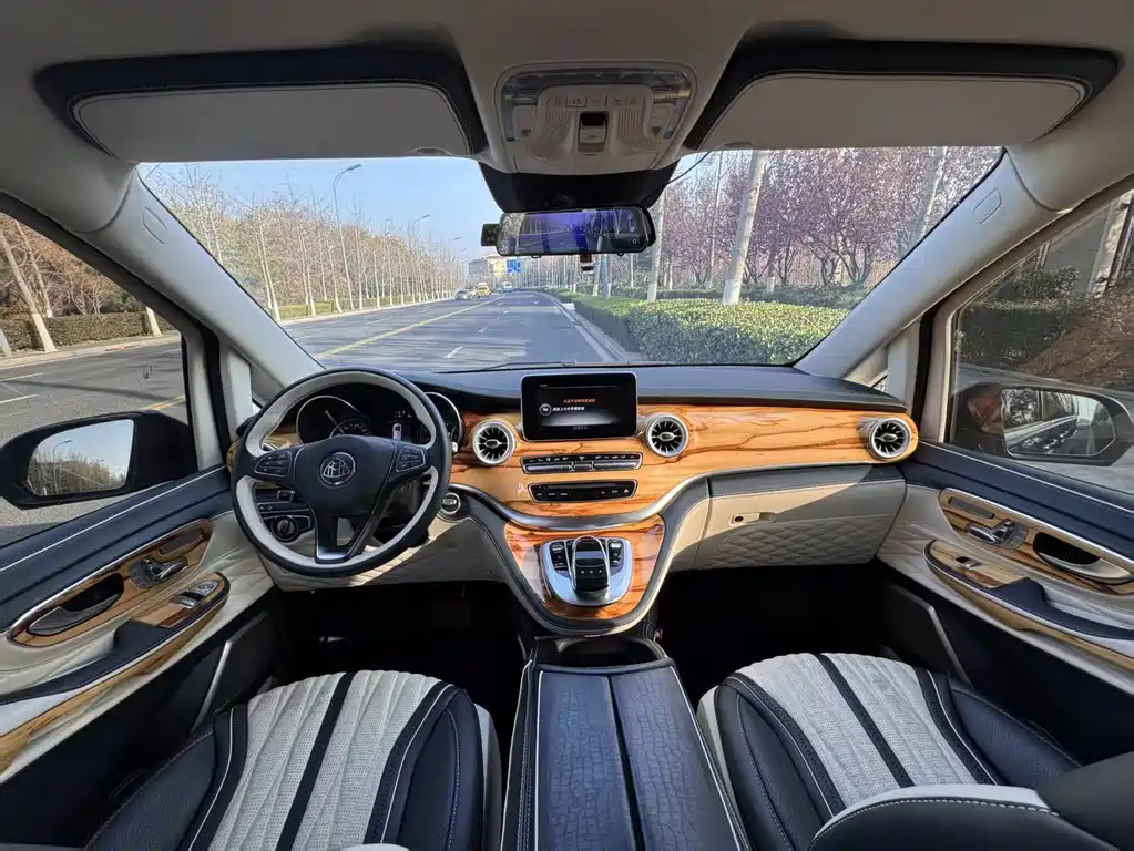 Mercedes-Benz V-Class 2020 — фото 9