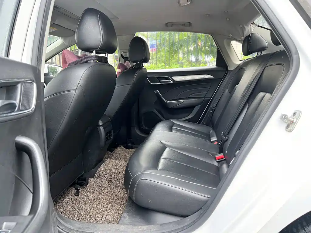 Roewe i6 New Energy 2018 — фото 14
