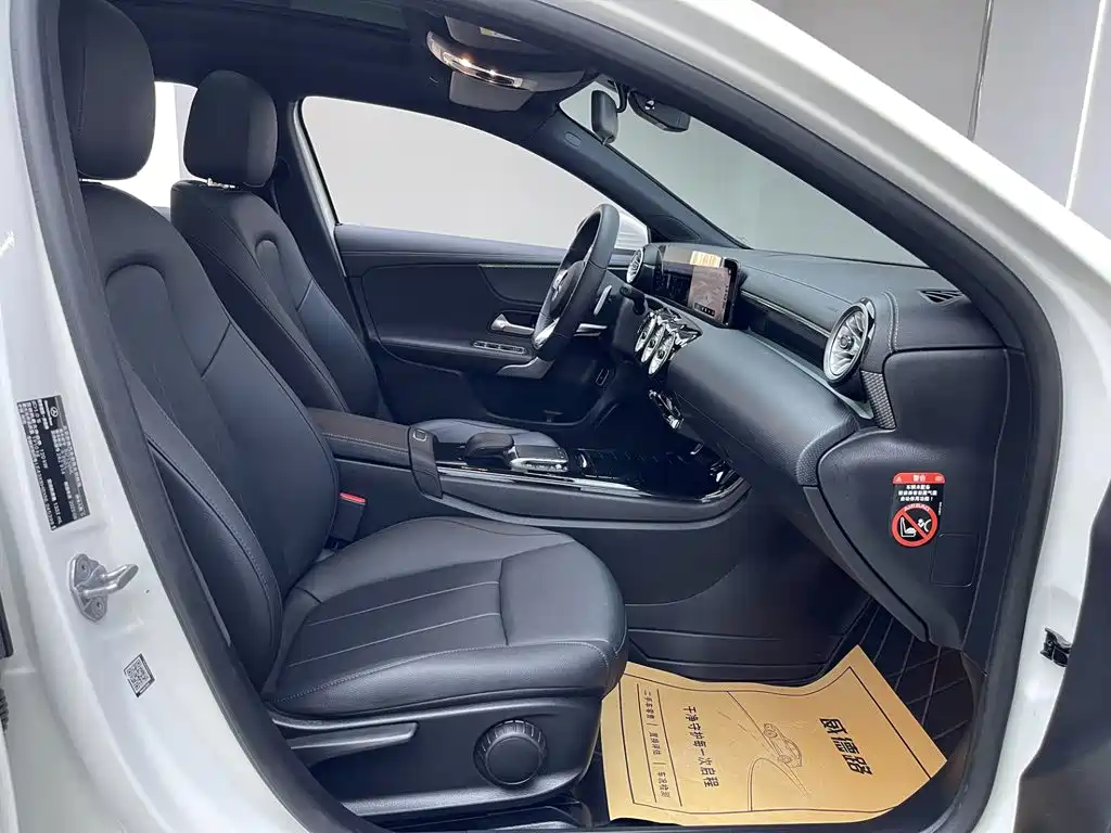 Mercedes-Benz A-Class 2022 — фото 15
