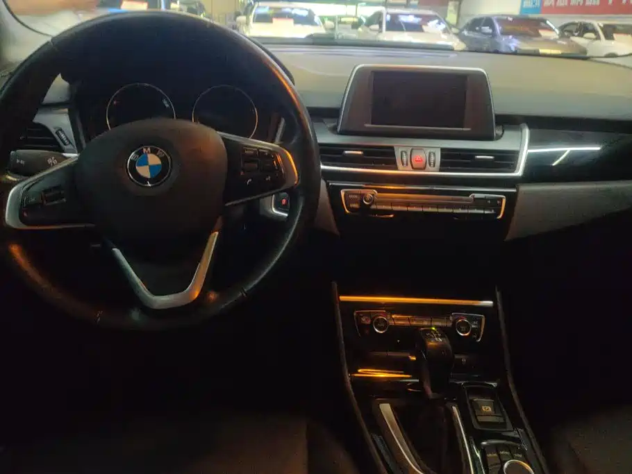 BMW 2 Series Station Wagon 2018 — фото 12