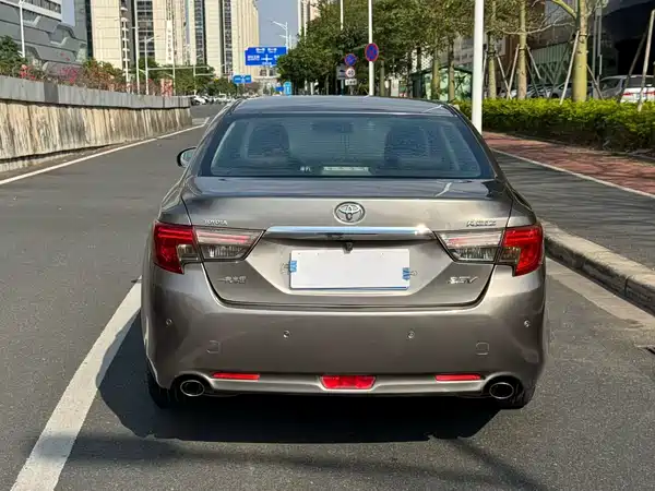 Toyota Reiz 2014