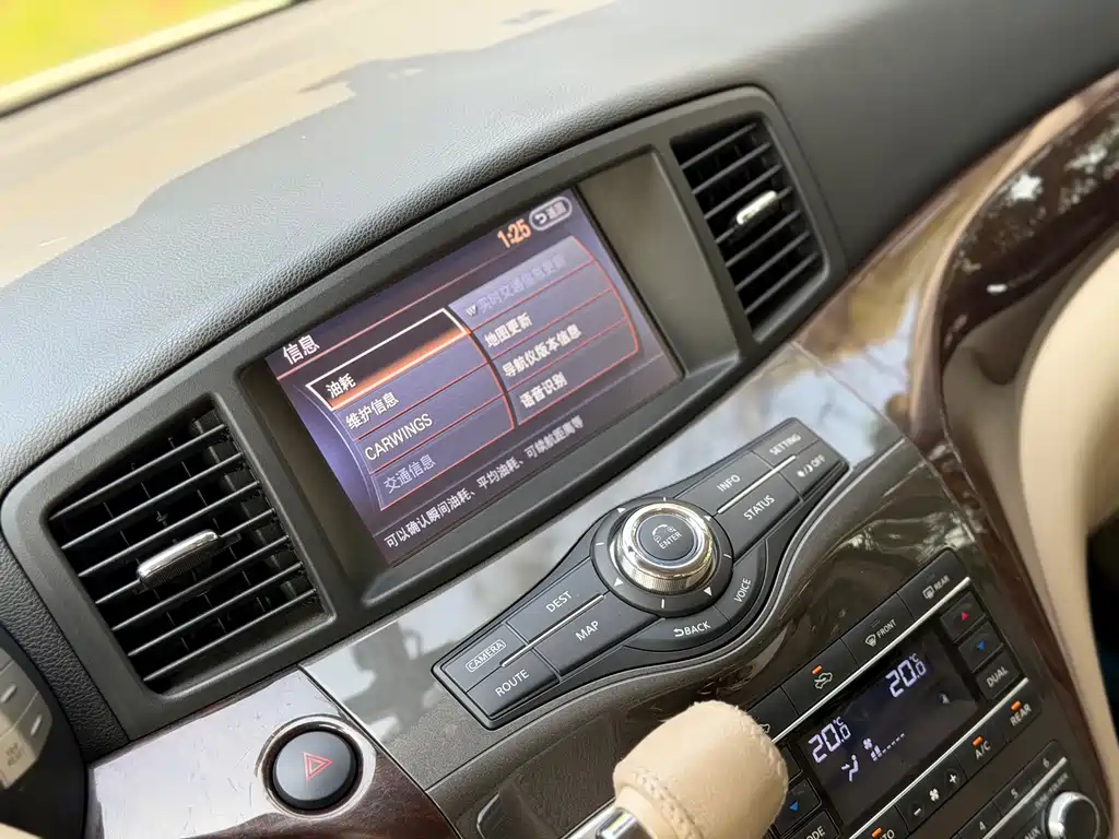 Nissan Quest 2018 — фото 34
