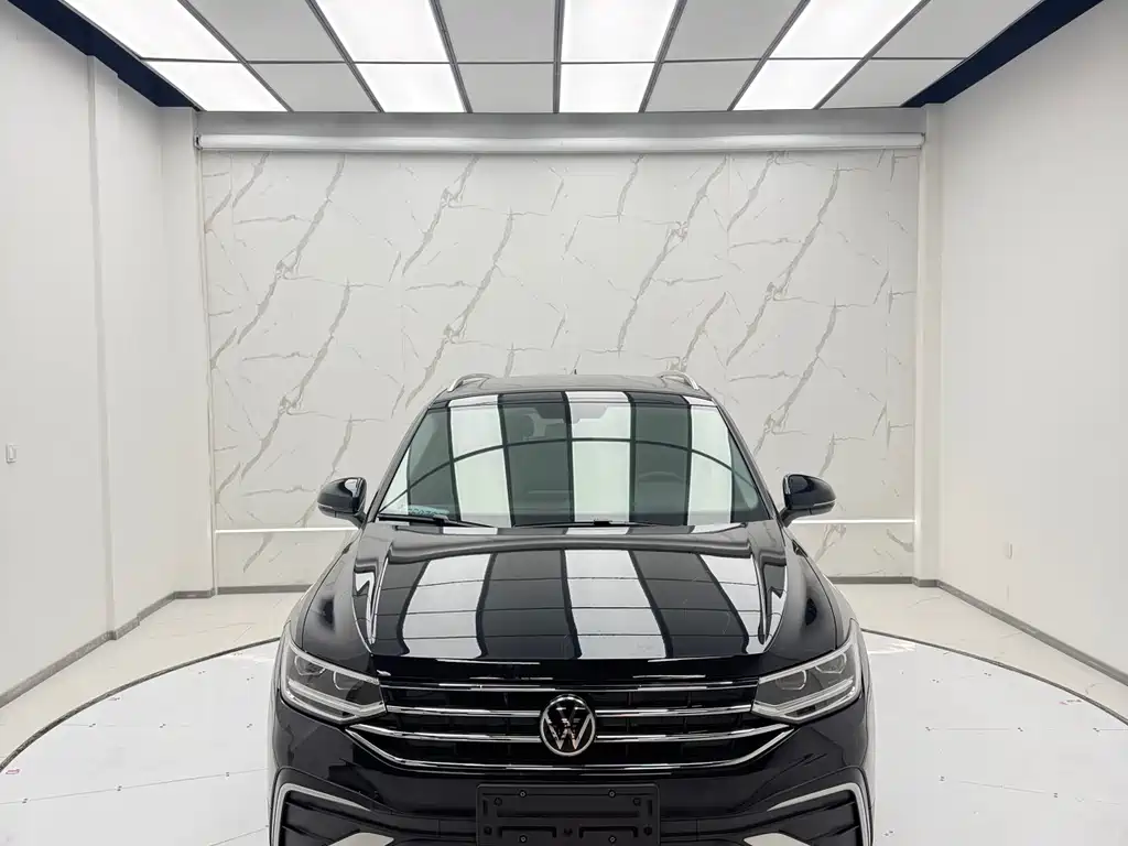 Volkswagen Tiguan L 2023 — фото 2