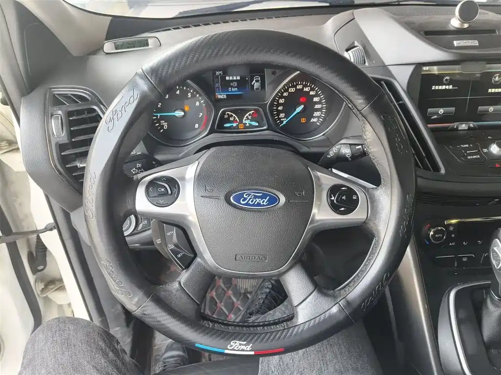 Ford Kuga 2016 — фото 11