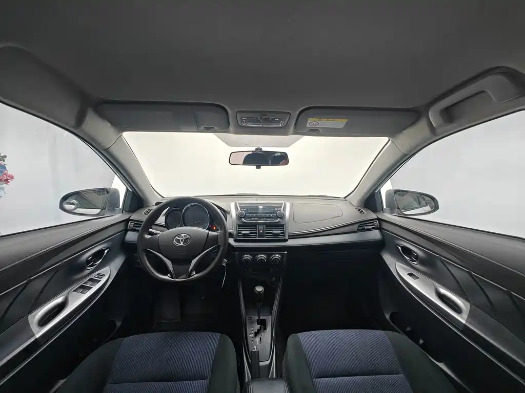 Toyota Yaris L 2016 — фото 8