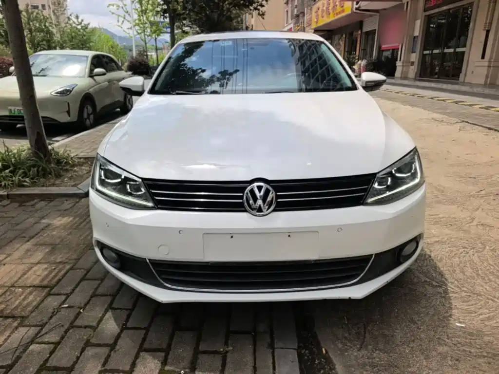 Volkswagen Sagitar 2015