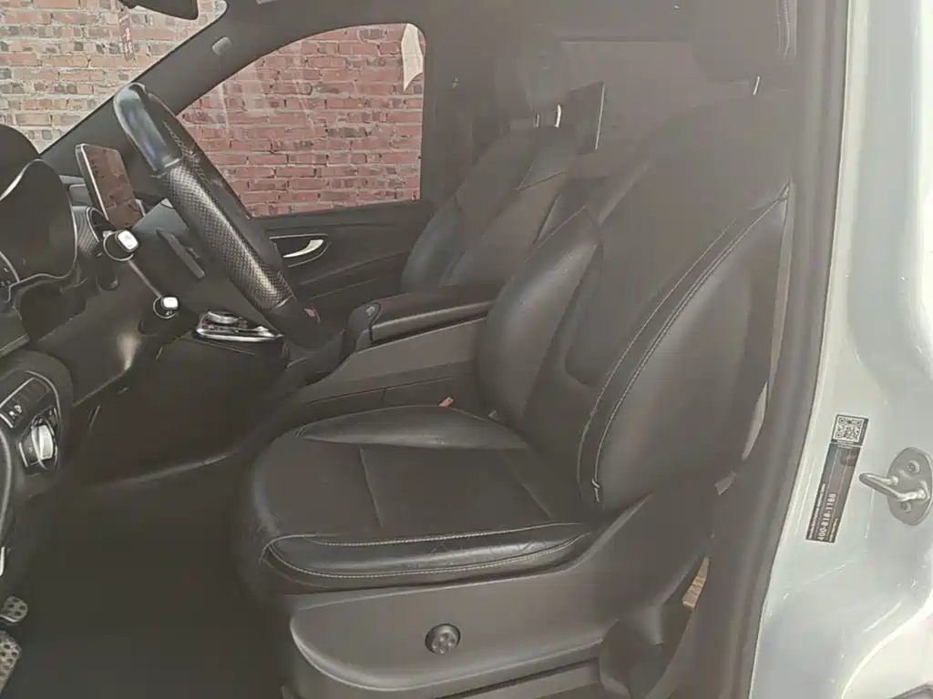Mercedes-Benz V-Class 2019 — фото 15