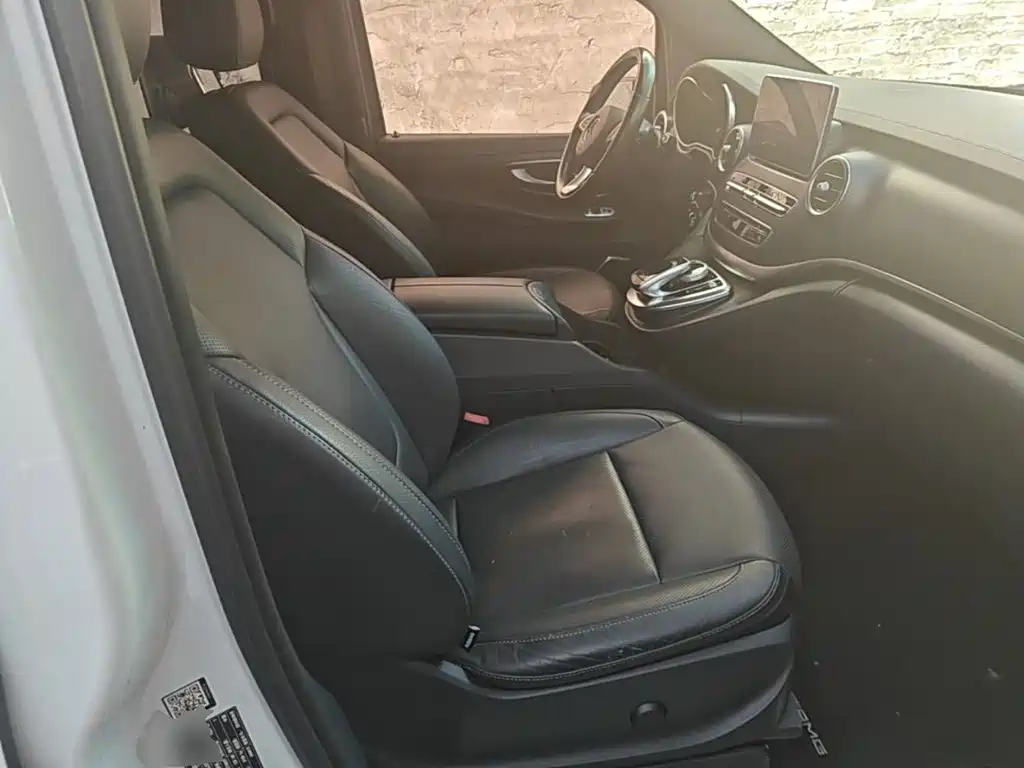 Mercedes-Benz V-Class 2019 — фото 25