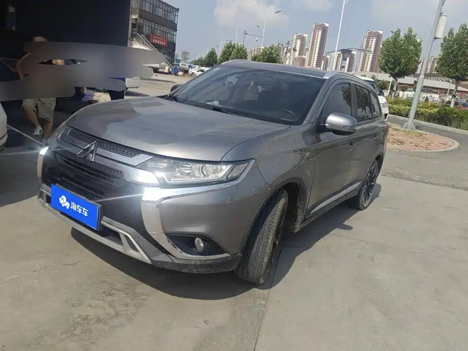 Mitsubishi Outlander 2019 — фото 1