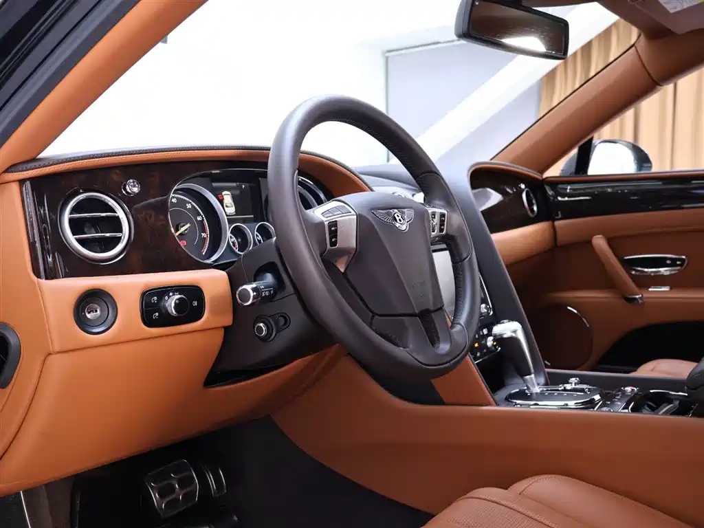 Bentley Flying Spur 2016 — фото 11