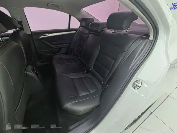 Volkswagen Sagitar 2016