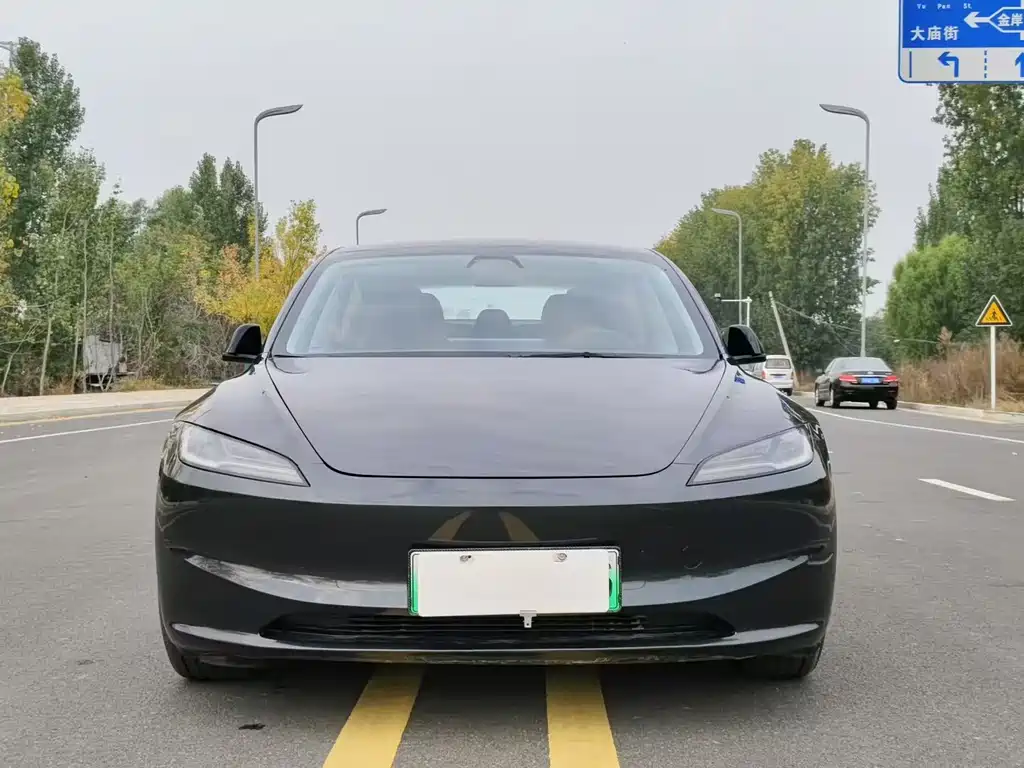 Tesla Model 3 2025 — фото 2