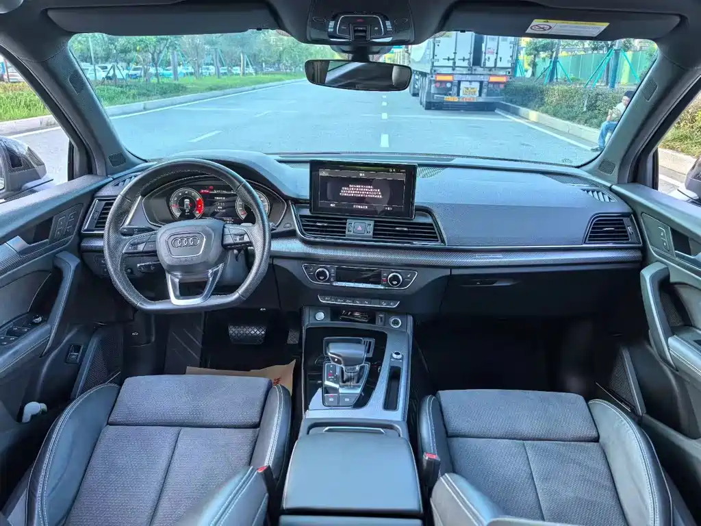 Audi Q5L Sportback 2021 — фото 4