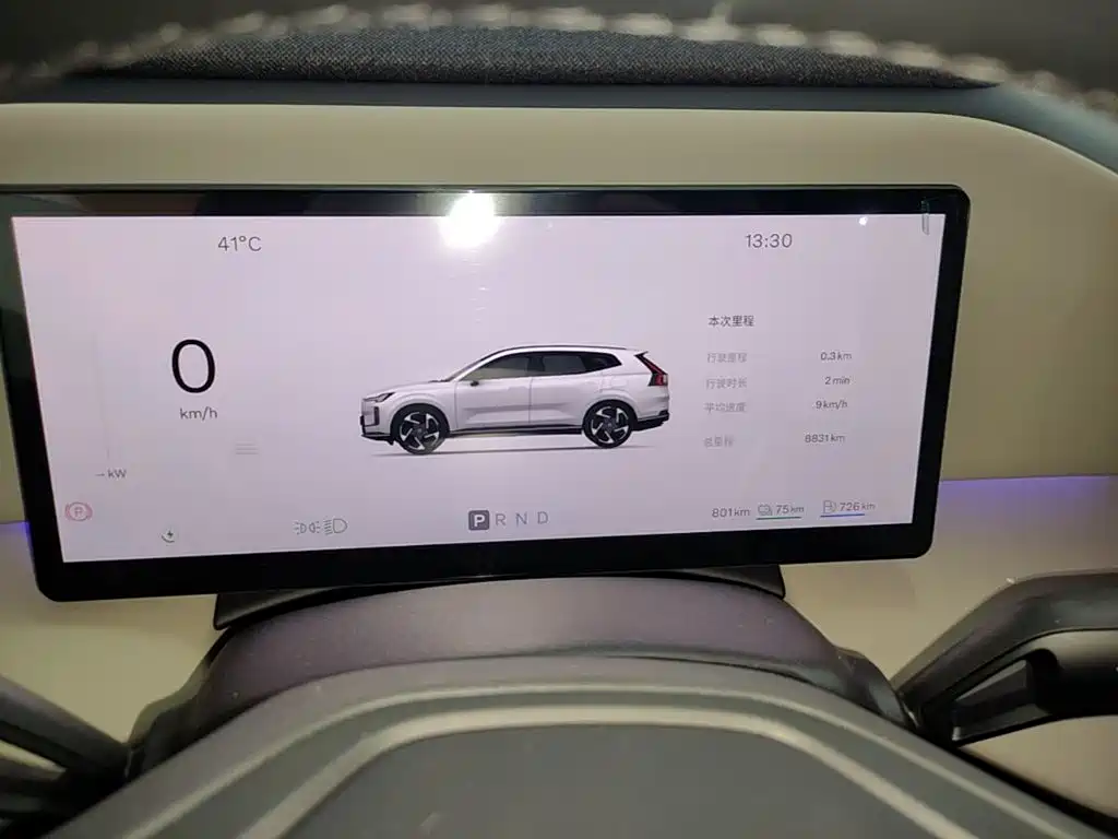 Volvo XC70 Plug-In Hybrid 2025 — фото 12
