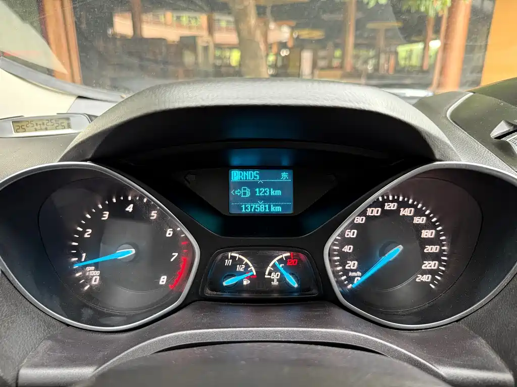 Ford Kuga 2016 — фото 18