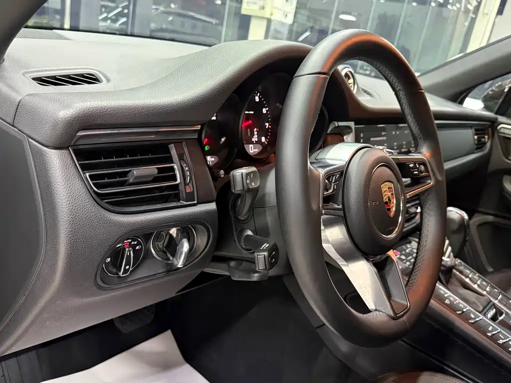 Porsche Macan 2020 — фото 15