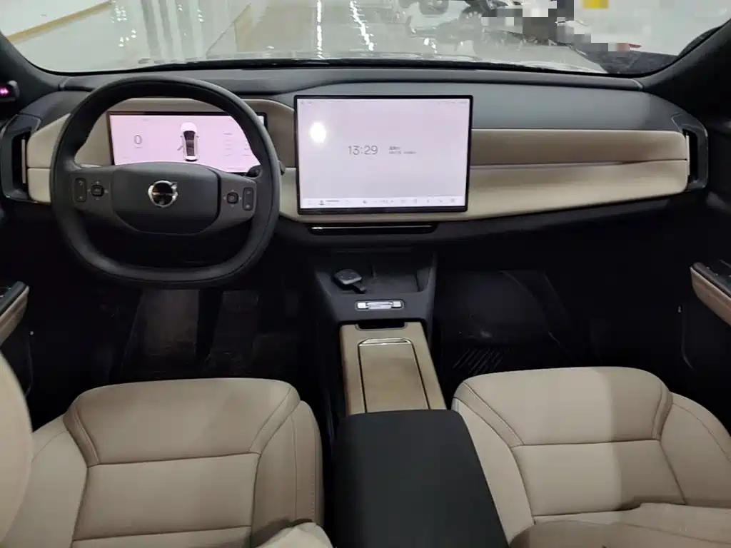 Volvo XC70 Plug-In Hybrid 2025 — фото 10