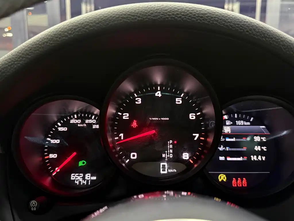 Porsche Macan 2020 — фото 20