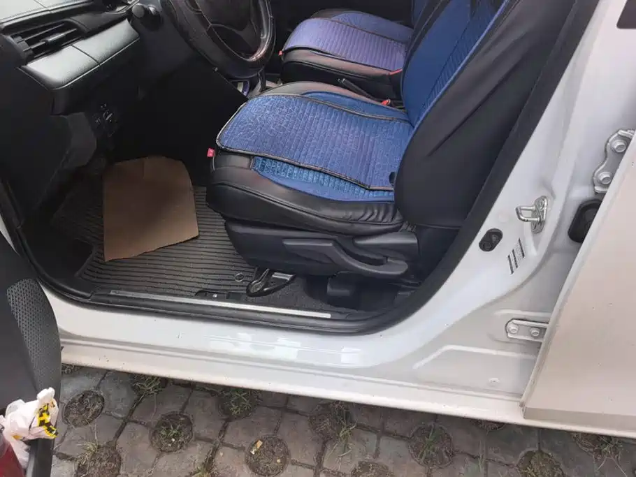 Toyota Yaris L 2018 — фото 9