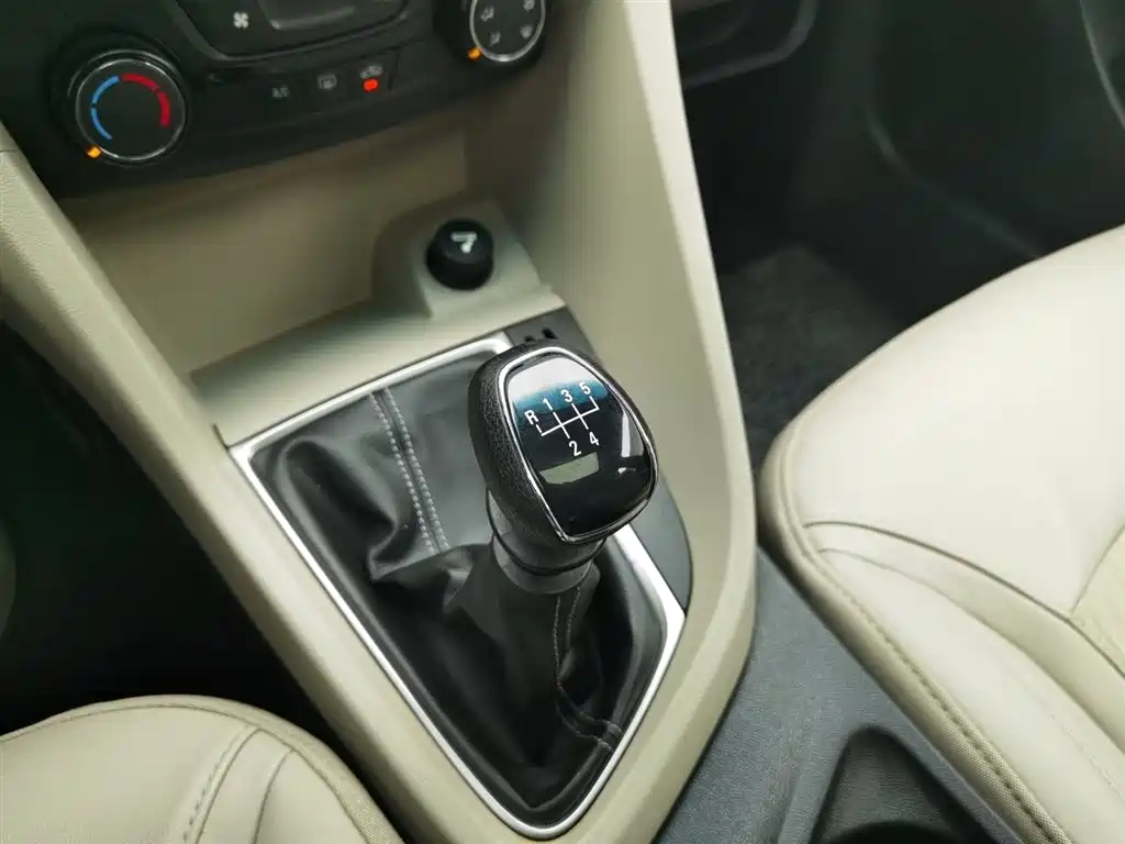 Buick Excelle 2017 — фото 13