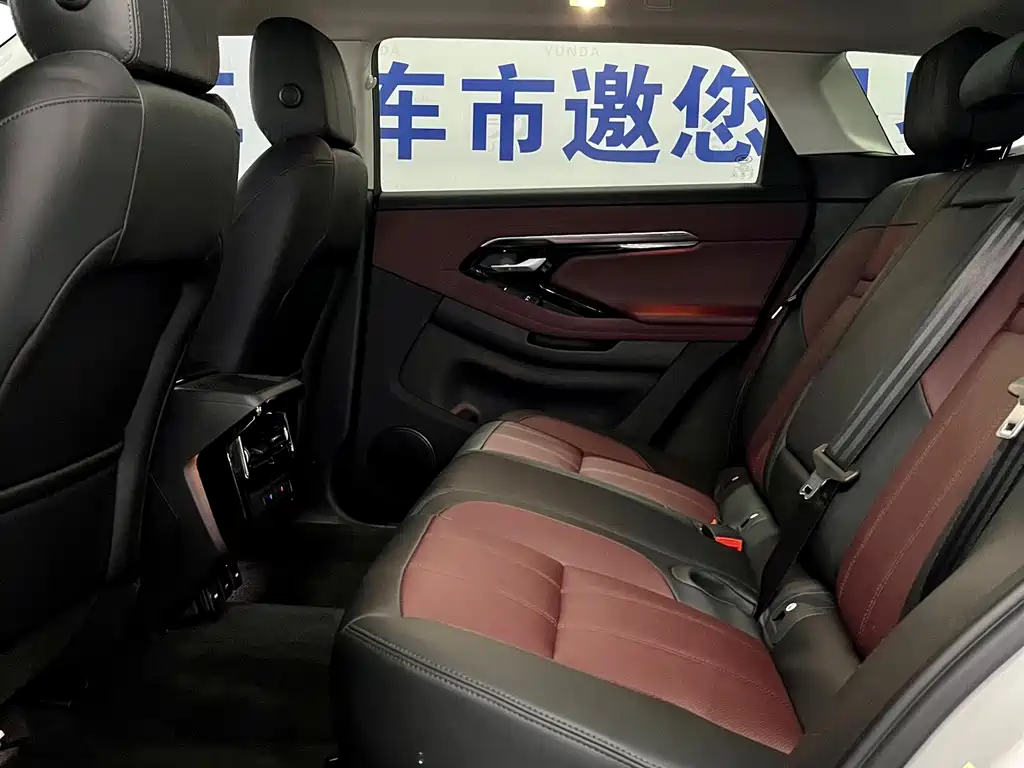Land Rover Evoque 2023 — фото 11