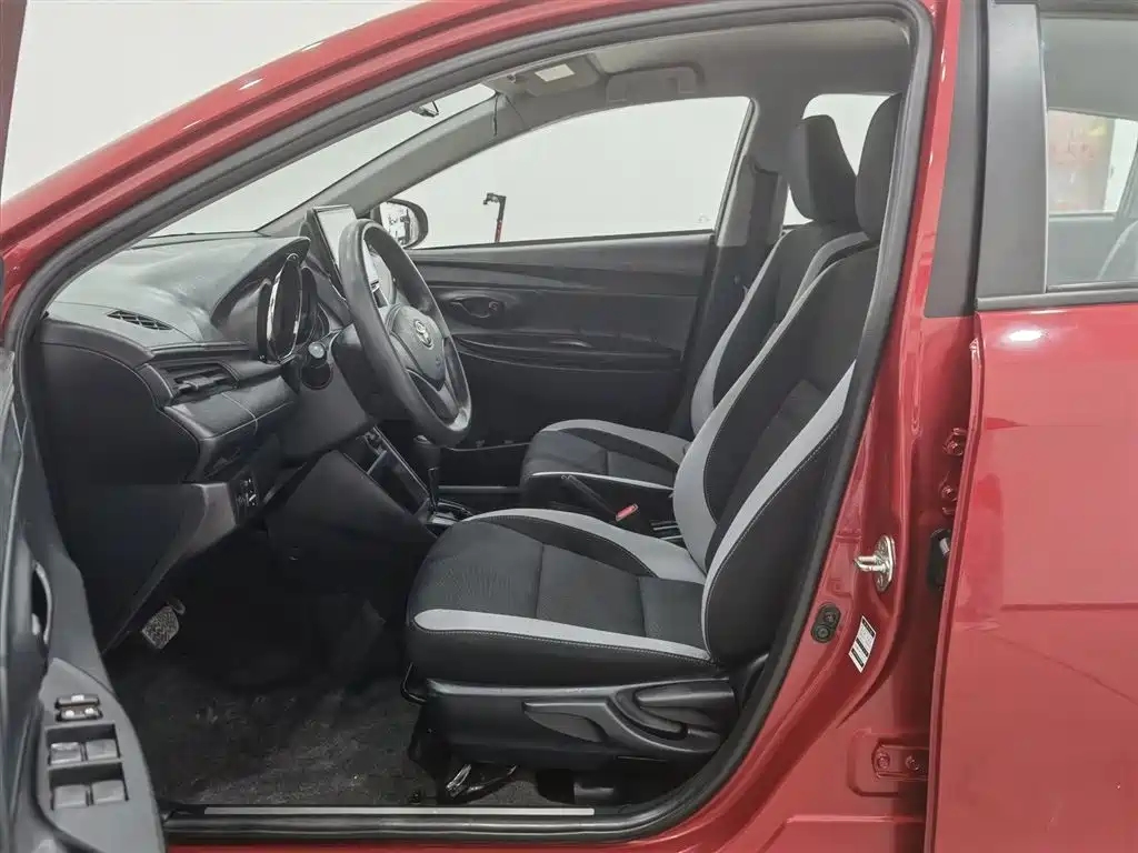Toyota Yaris L 2021 — фото 10