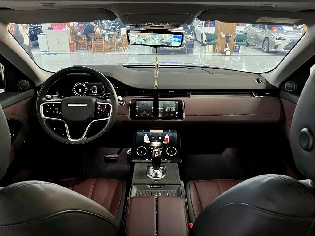 Land Rover Evoque 2023 — фото 12