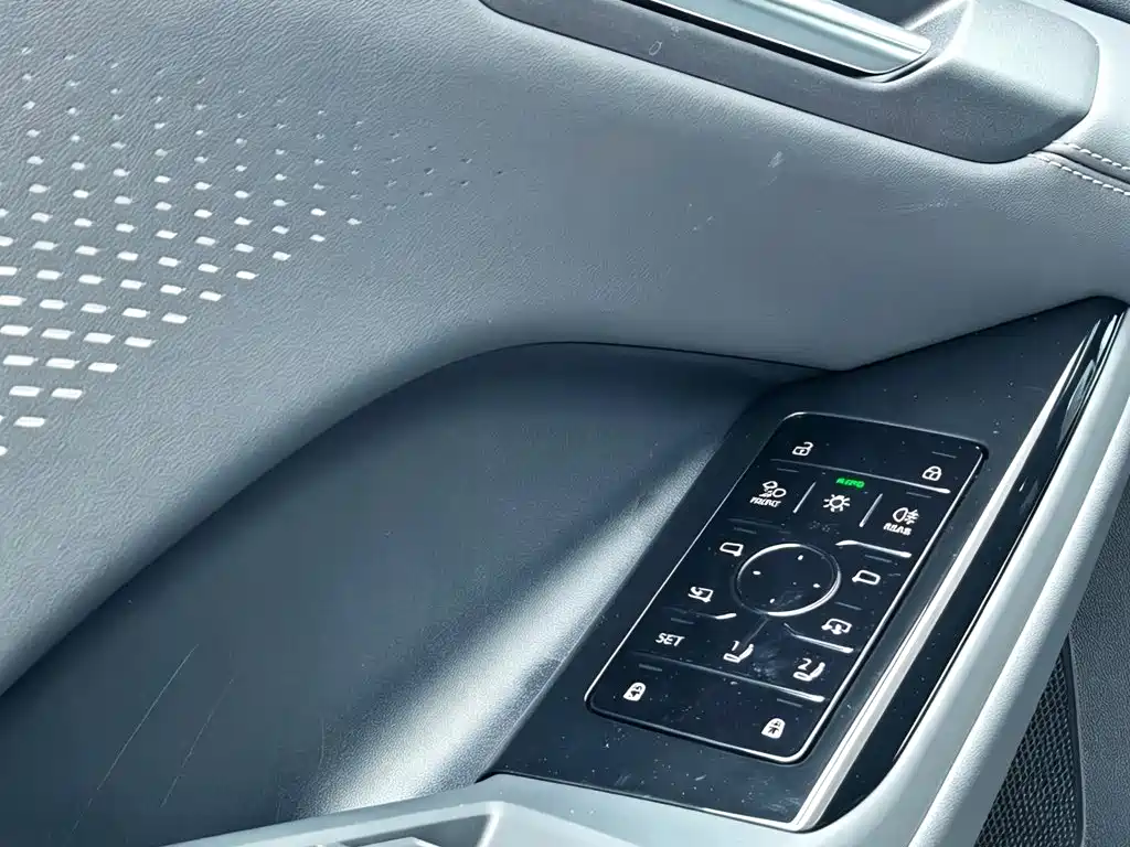 Audi Q6L E-Tron 2025 — фото 9