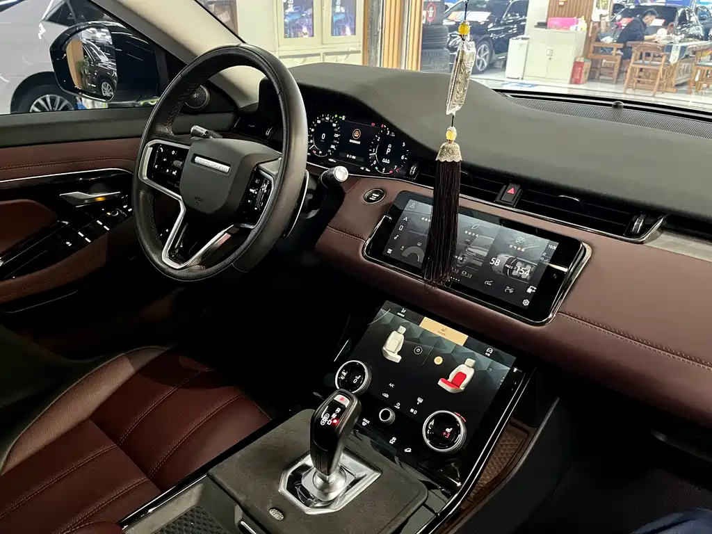 Land Rover Evoque 2023 — фото 15
